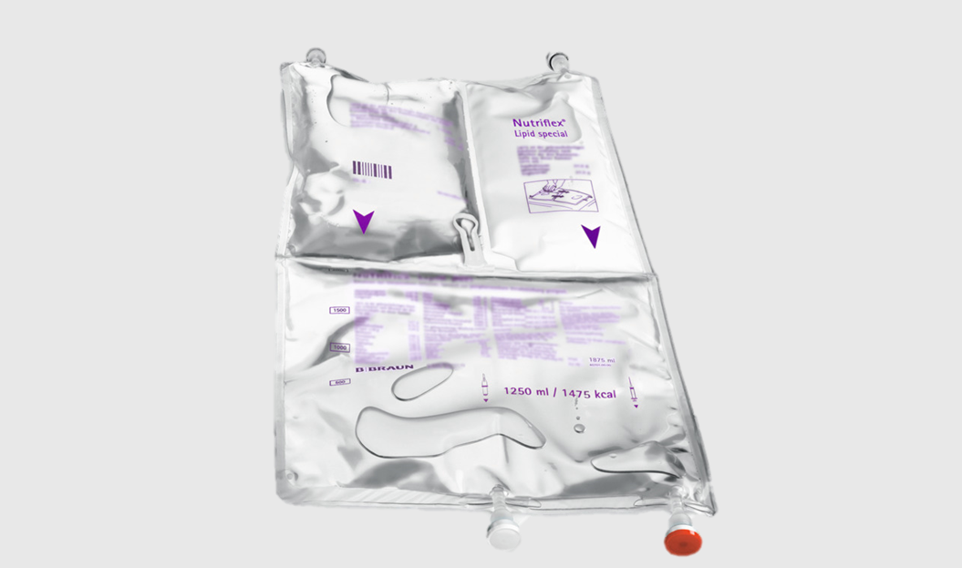 A male healthcare professional is holding a 3-chamber bag